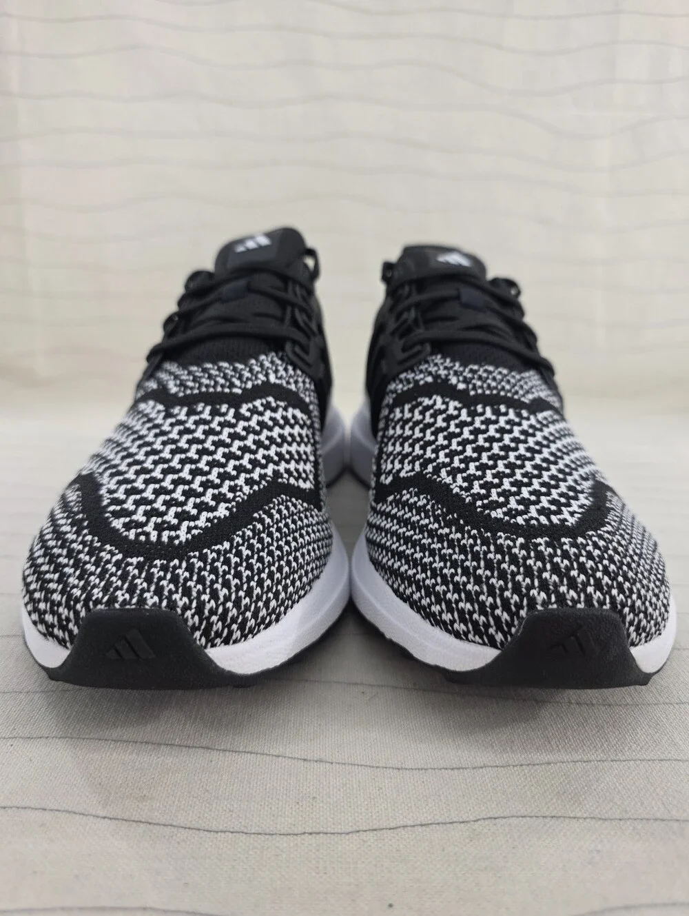 Adidas Mens Ultradream DNA Black White Athletic Sneakers Shoes JS0313 Size 8 EUC